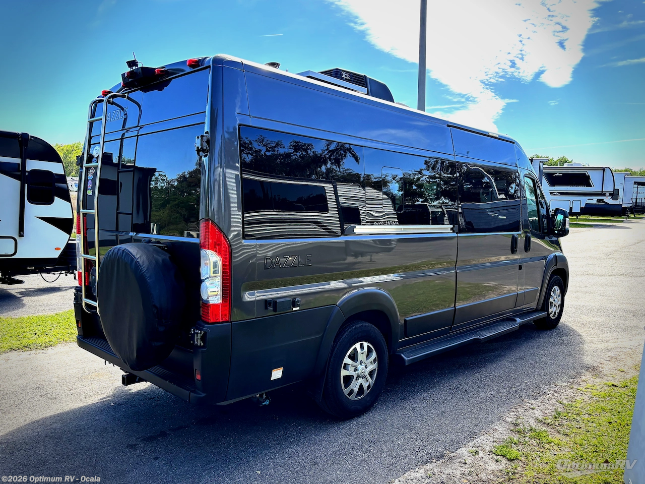 2025 Thor Dazzle 2LB - Used Class B For Sale by Optimum RV - Ocala in Ocala, Florida