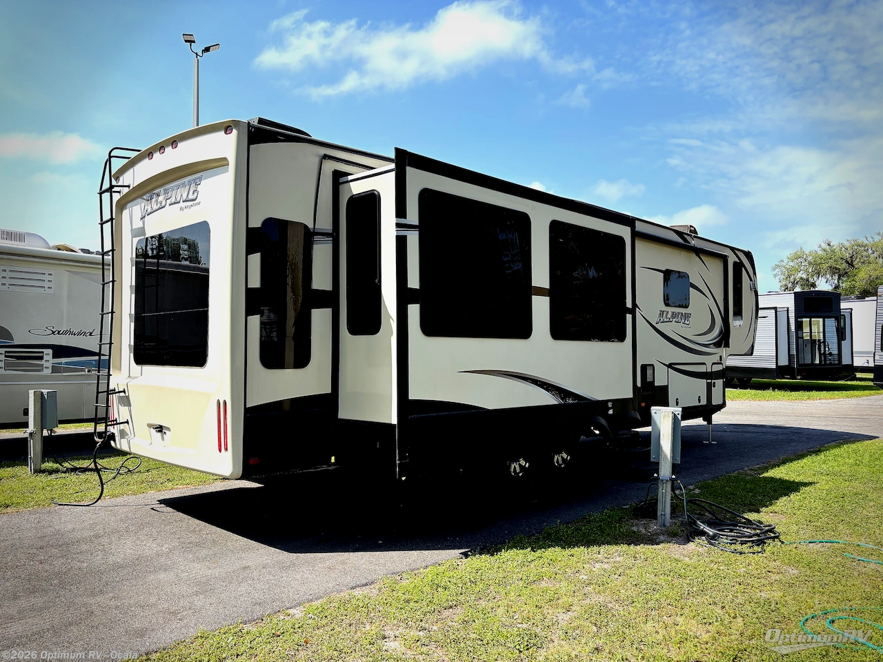 2016 Keystone Alpine 3730 - Used Fifth Wheel For Sale by Optimum RV - Ocala in Ocala, Florida features Slideout