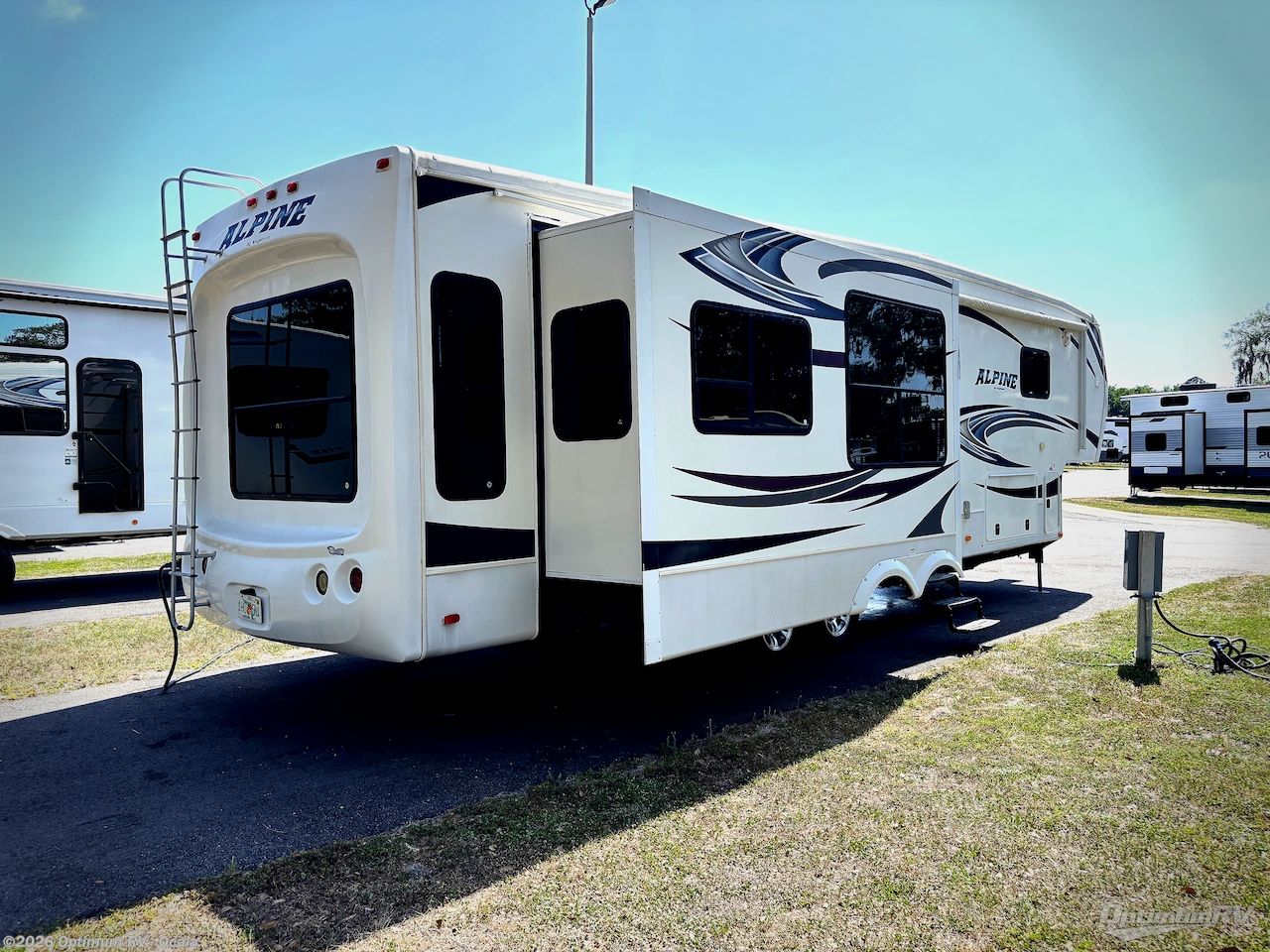 2013 Keystone Alpine 3555RL - Used Fifth Wheel For Sale by Optimum RV - Ocala in Ocala, Florida features Slideout