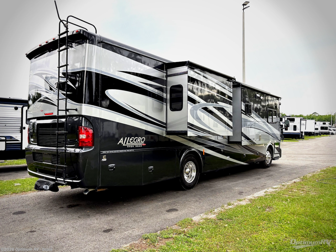 2014 Tiffin Allegro Red 38QBA - Used Class A For Sale by Optimum RV - Ocala in Ocala, Florida features Slideout