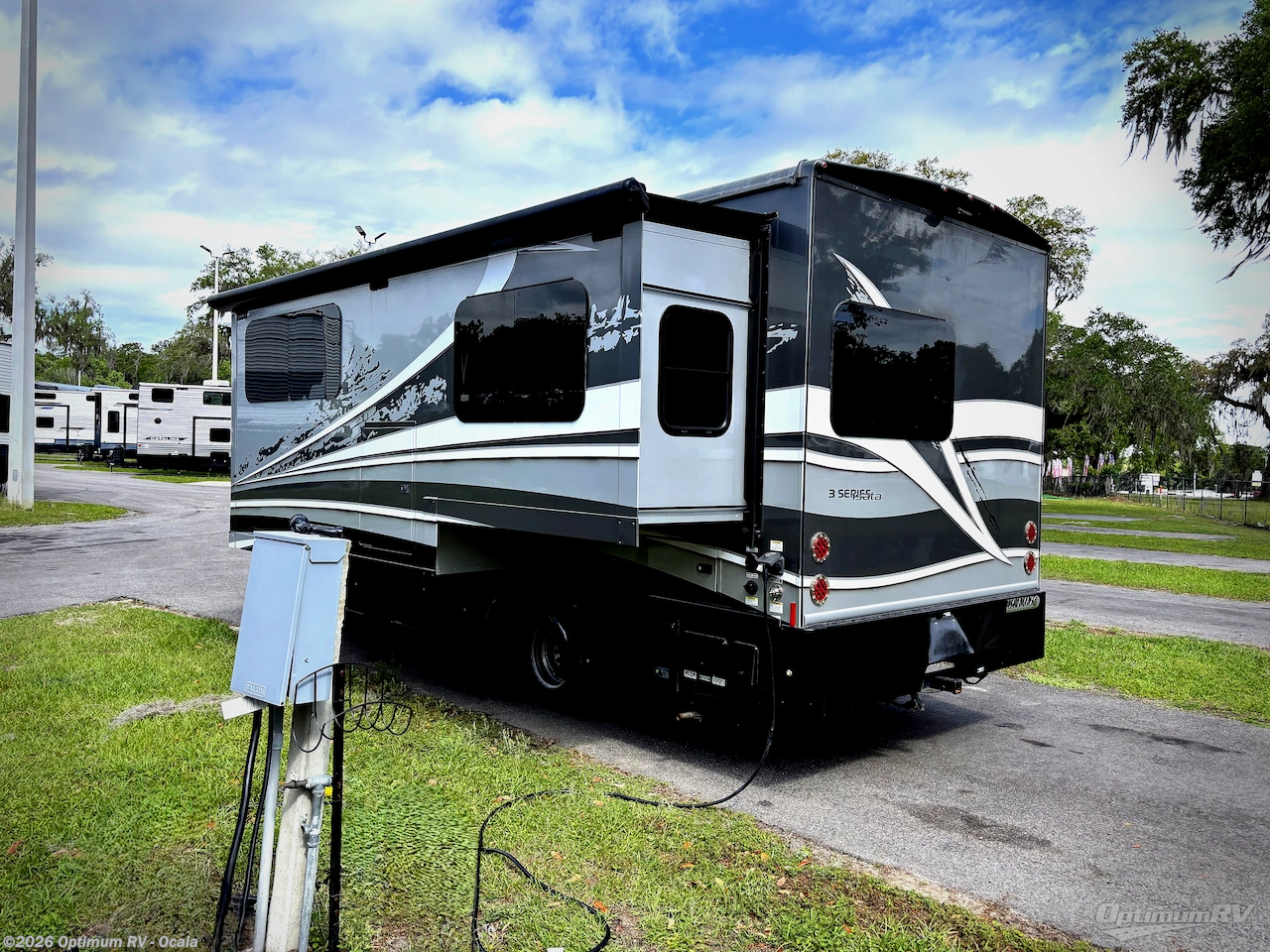 2019 isata 3 24FW by Dynamax Corp from Optimum RV - Ocala in Ocala, Florida