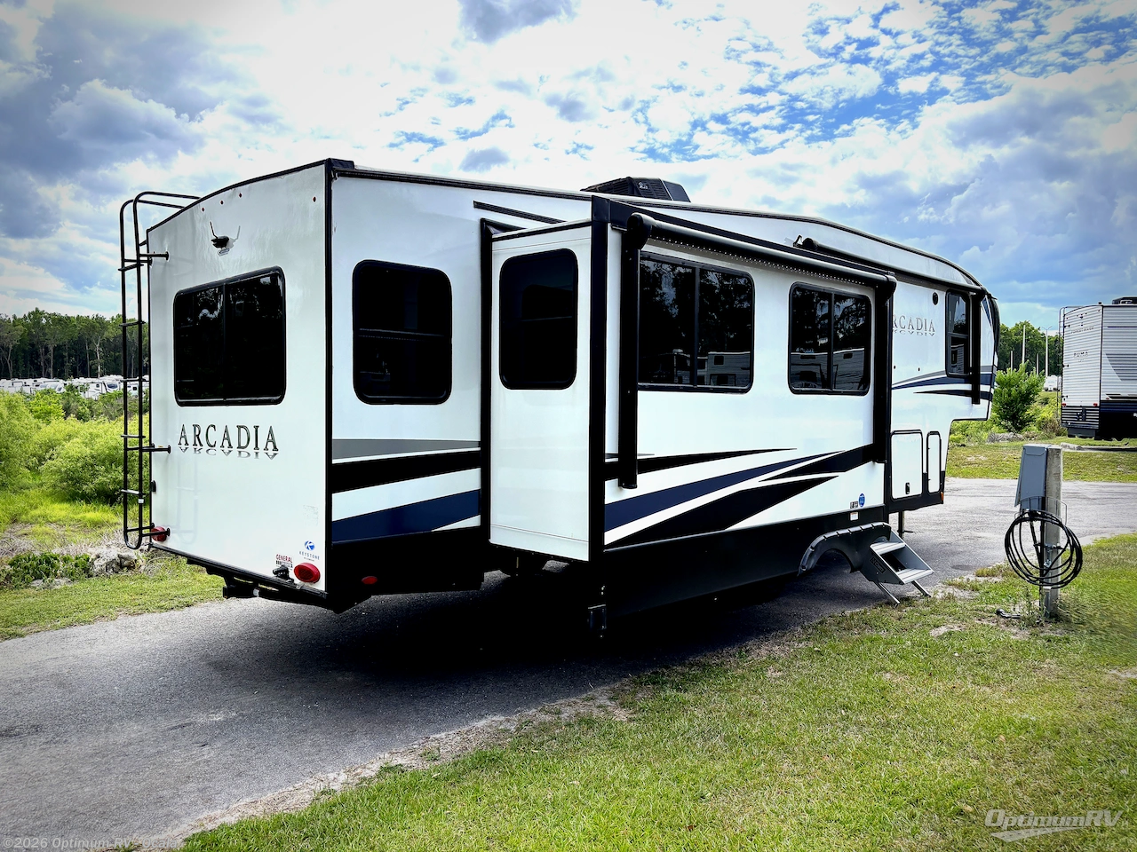 2023 Keystone Arcadia Super Lite 332SLRL - Used Fifth Wheel For Sale by Optimum RV - Ocala in Ocala, Florida features Slideout, Awning