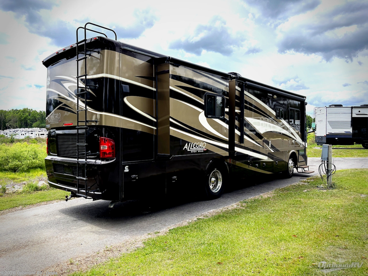 2014 Tiffin Allegro Red 34QFA - Used Class A For Sale by Optimum RV - Ocala in Ocala, Florida features Slideout