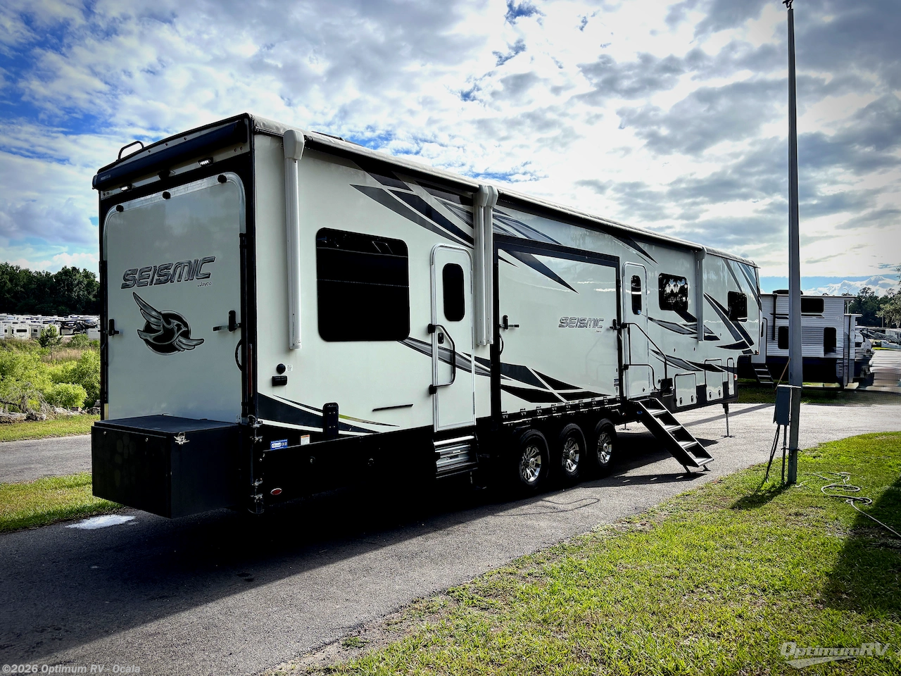 2021 Jayco Seismic 4113 - Used Fifth Wheel For Sale by Optimum RV - Ocala in Ocala, Florida features Awning, Slideout