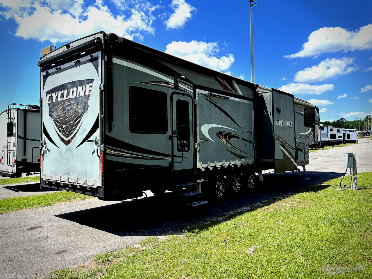 2017 Heartland Cyclone 4250 - Used Fifth Wheel For Sale by Optimum RV - Ocala in Ocala, Florida features Slideout, Awning