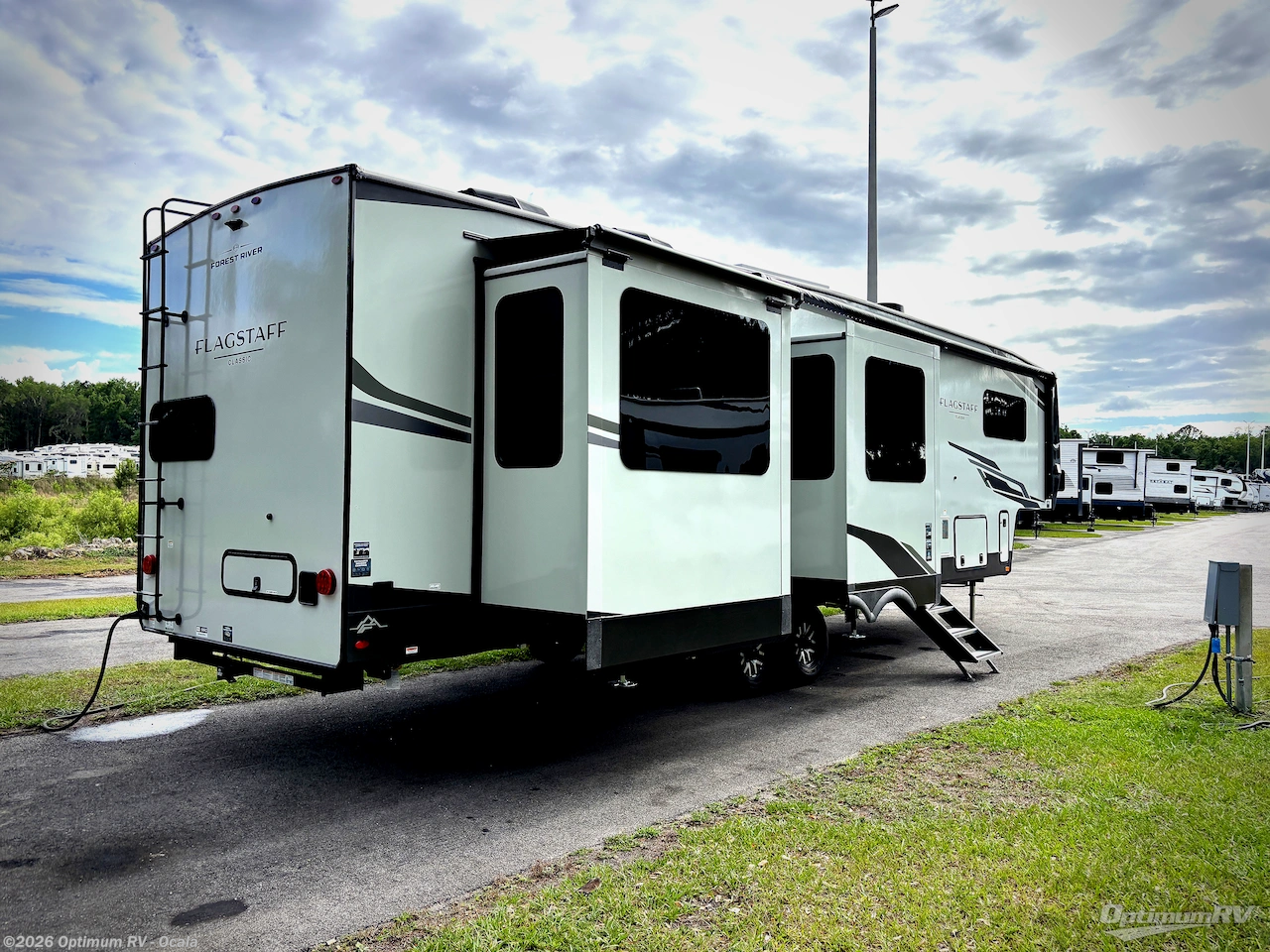 2026 Forest River Flagstaff Classic 404CRK - New Fifth Wheel For Sale by Optimum RV - Ocala in Ocala, Florida features Awning, Slideout