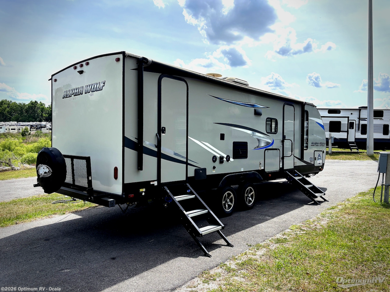 2019 Forest River Cherokee Alpha Wolf 26DBH-L - Used Travel Trailer For Sale by Optimum RV - Ocala in Ocala, Florida features Awning, Slideout