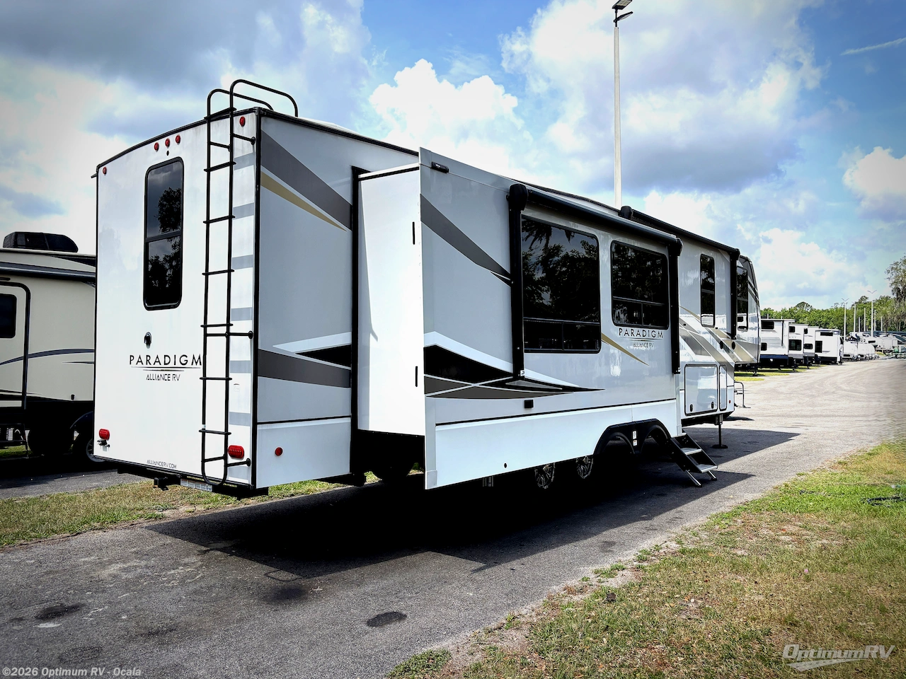 2022 Skyline Alliance Paradigm 372RK - Used Fifth Wheel For Sale by Optimum RV - Ocala in Ocala, Florida features Slideout, Awning