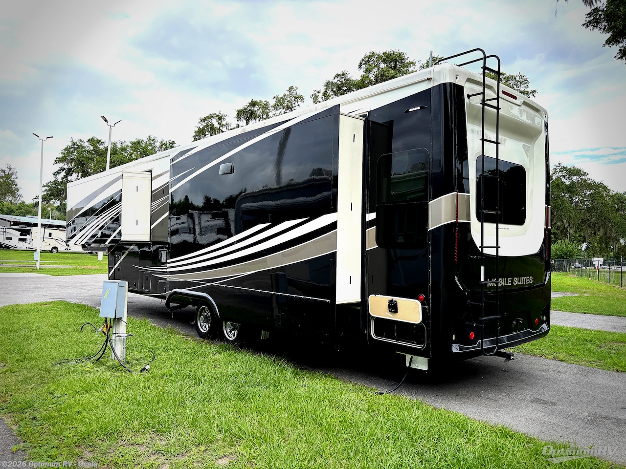 2022 Mobile Suites 40KSSB4 by DRV from Optimum RV - Ocala in Ocala, Florida