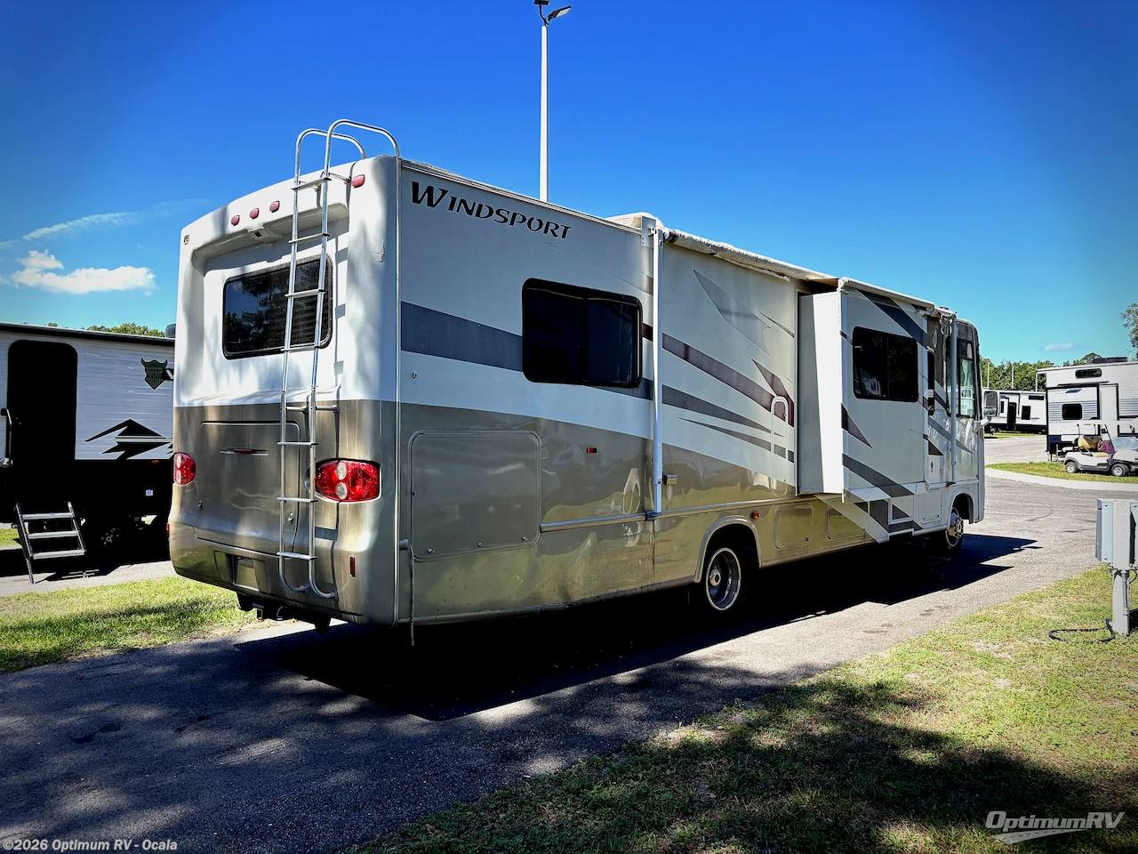 2009 Four Winds WINDSPORT 33T - Used Class A For Sale by Optimum RV - Ocala in Ocala, Florida features Slideout