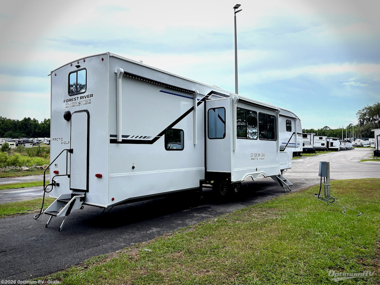 2026 Forest River Cherokee Arctic Wolf 38DST - New Fifth Wheel For Sale by Optimum RV - Ocala in Ocala, Florida features Awning, Slideout