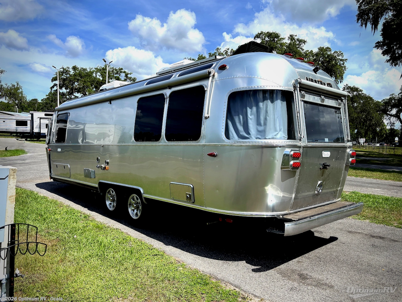 2022 Flying Cloud 27FB by Airstream from Optimum RV - Ocala in Ocala, Florida