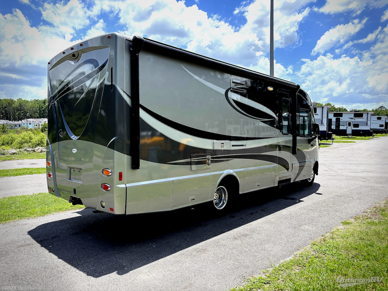 2010 Itasca Reyo 25R - Used Class A For Sale by Optimum RV - Ocala in Ocala, Florida features Slideout