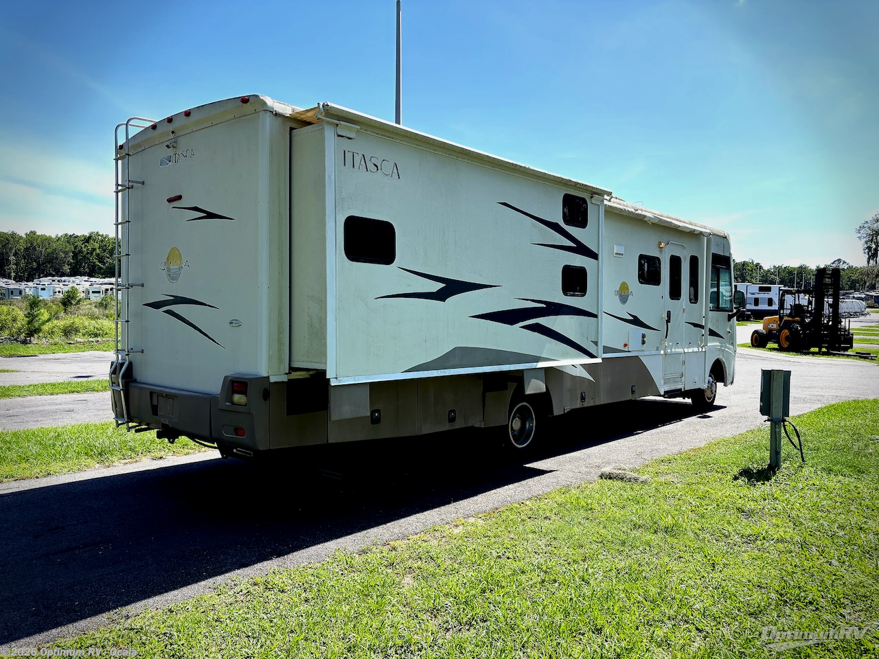 2007 Itasca Sunova 35J - Used Class A For Sale by Optimum RV - Ocala in Ocala, Florida features Slideout