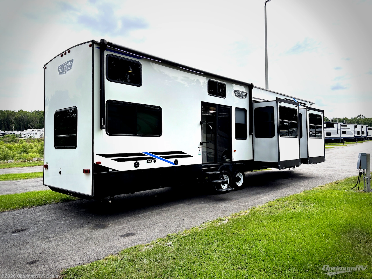 2021 Forest River Salem Grand Villa 42FK - Used Destination Trailer For Sale by Optimum RV - Ocala in Ocala, Florida features Slideout, Awning