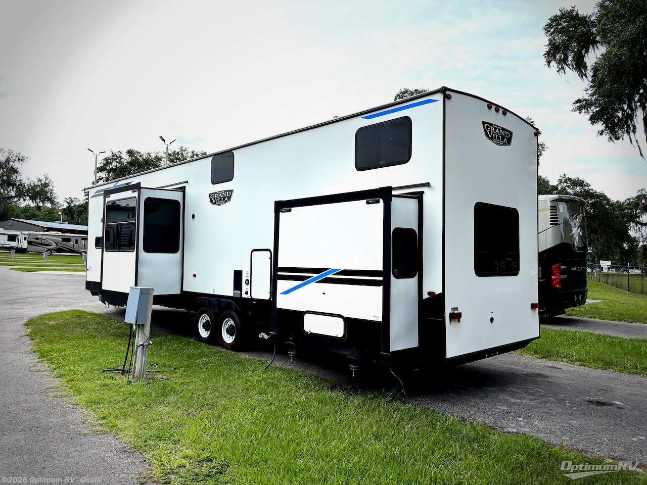 2021 Salem Grand Villa 42FK by Forest River from Optimum RV - Ocala in Ocala, Florida
