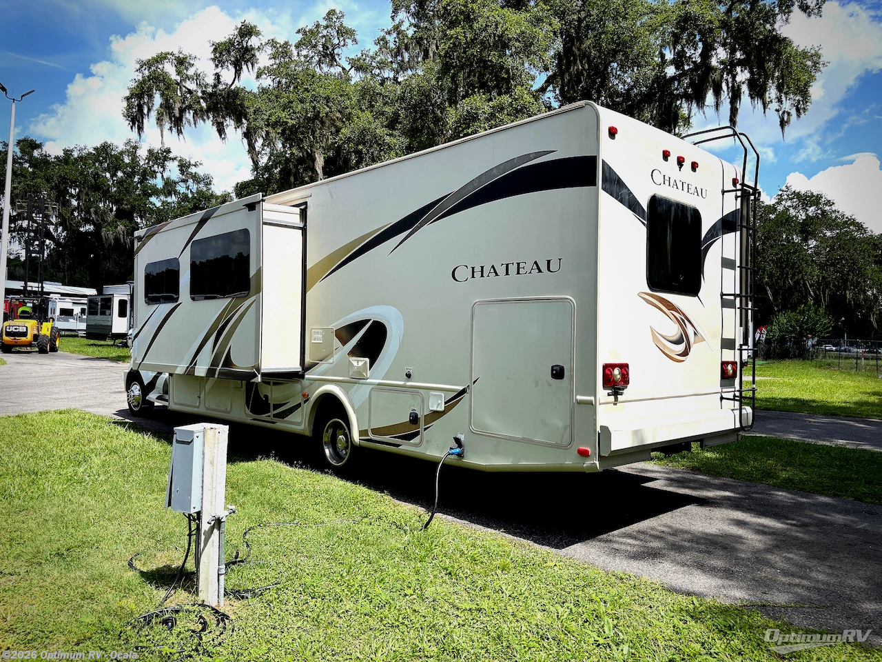 2017 Chateau Super C 35SK by Thor from Optimum RV - Ocala in Ocala, Florida