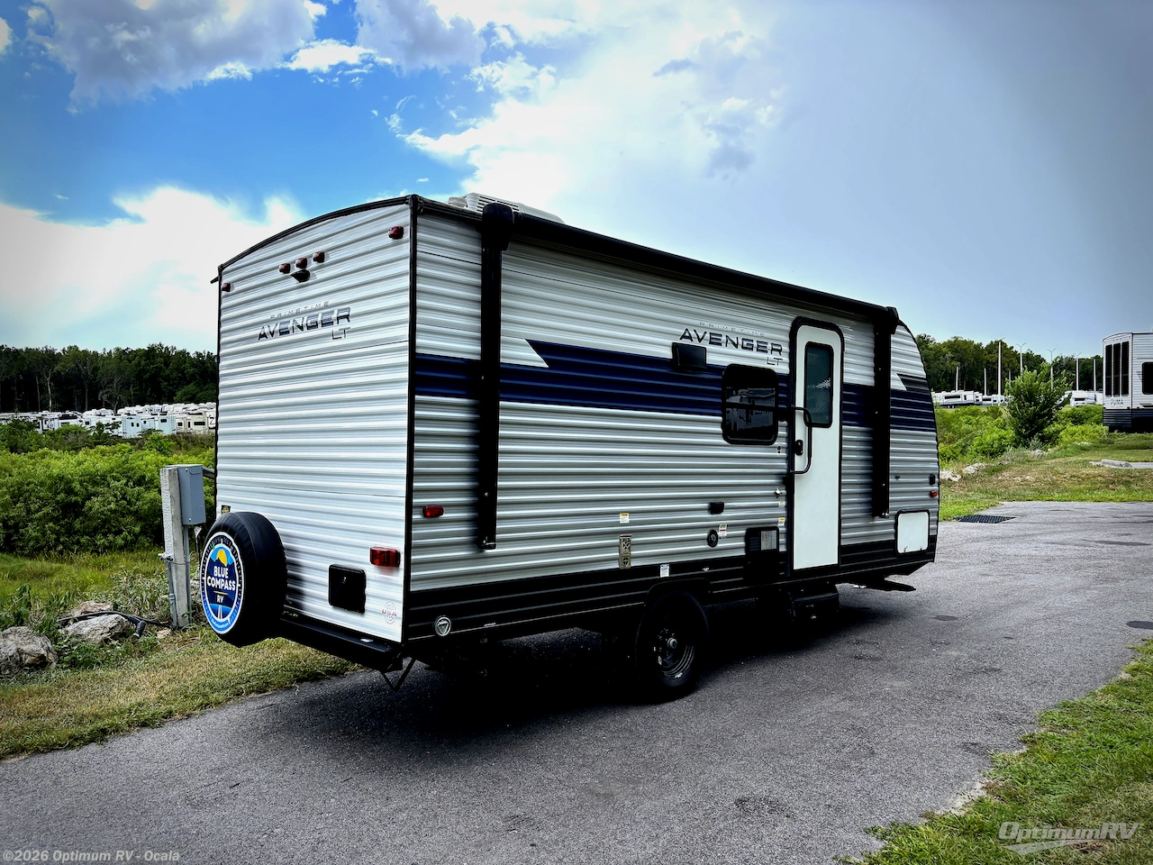 2022 Prime Time Avenger LT 17FQS - Used Travel Trailer For Sale by Optimum RV - Ocala in Ocala, Florida features Awning, Slideout