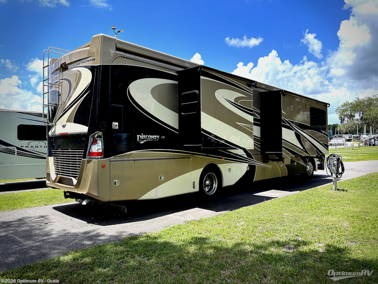 2018 Fleetwood Discovery LXE 40D - Used Class A For Sale by Optimum RV - Ocala in Ocala, Florida features Awning, Slideout