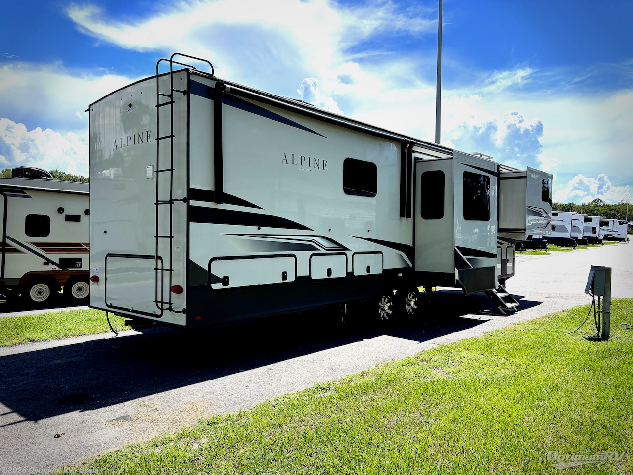2022 Keystone Alpine 3790FK - Used Fifth Wheel For Sale by Optimum RV - Ocala in Ocala, Florida features Slideout, Awning