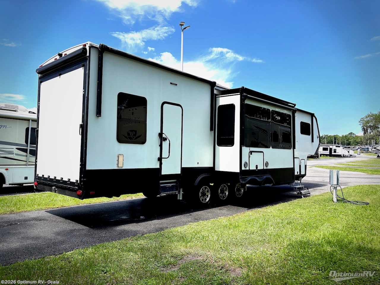 2021 Grand Design Momentum 397TH - Used Fifth Wheel For Sale by Optimum RV - Ocala in Ocala, Florida features Awning, Slideout