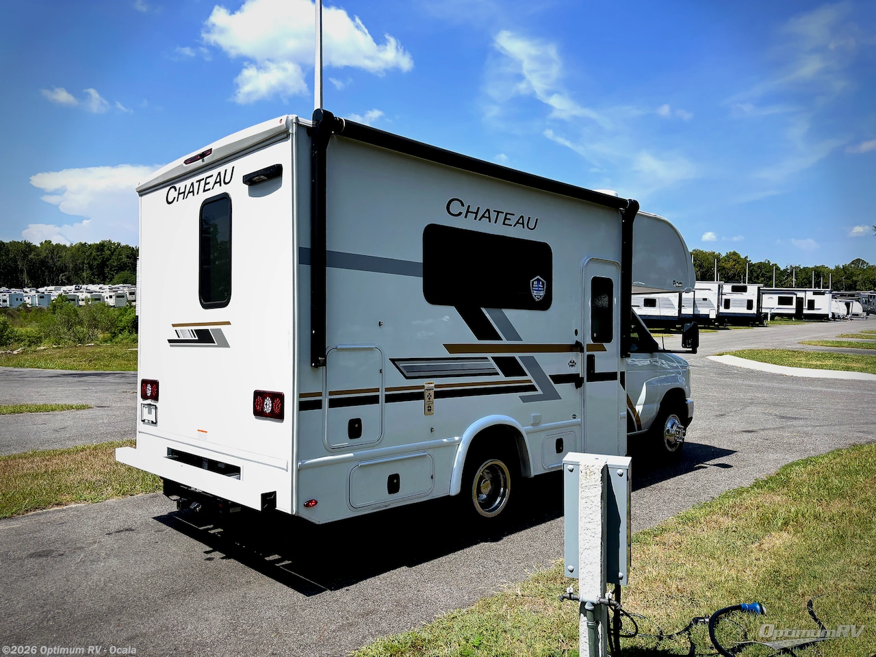 2026 Thor Chateau 19X - Used Class C For Sale by Optimum RV - Ocala in Ocala, Florida features Awning