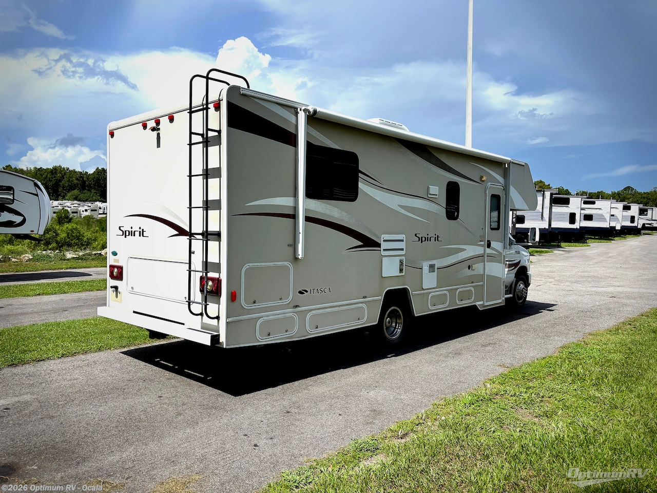 2015 Itasca Spirit 27Q - Used Class C For Sale by Optimum RV - Ocala in Ocala, Florida features Slideout