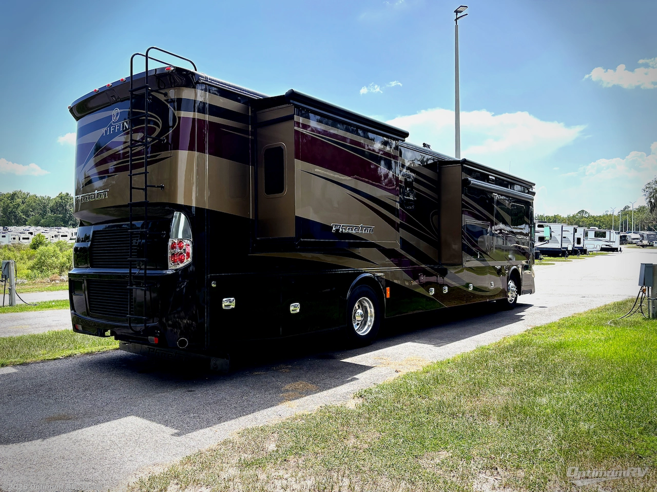 2018 Tiffin Phaeton 40 QKH - Used Class A For Sale by Optimum RV - Ocala in Ocala, Florida features Slideout