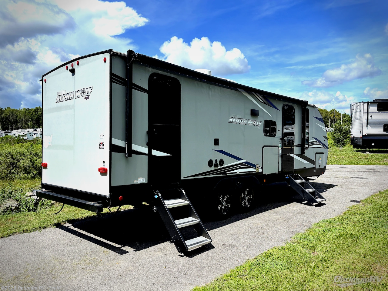 2022 Forest River Cherokee Alpha Wolf 26DBH-L - Used Travel Trailer For Sale by Optimum RV - Ocala in Ocala, Florida features Awning, Slideout