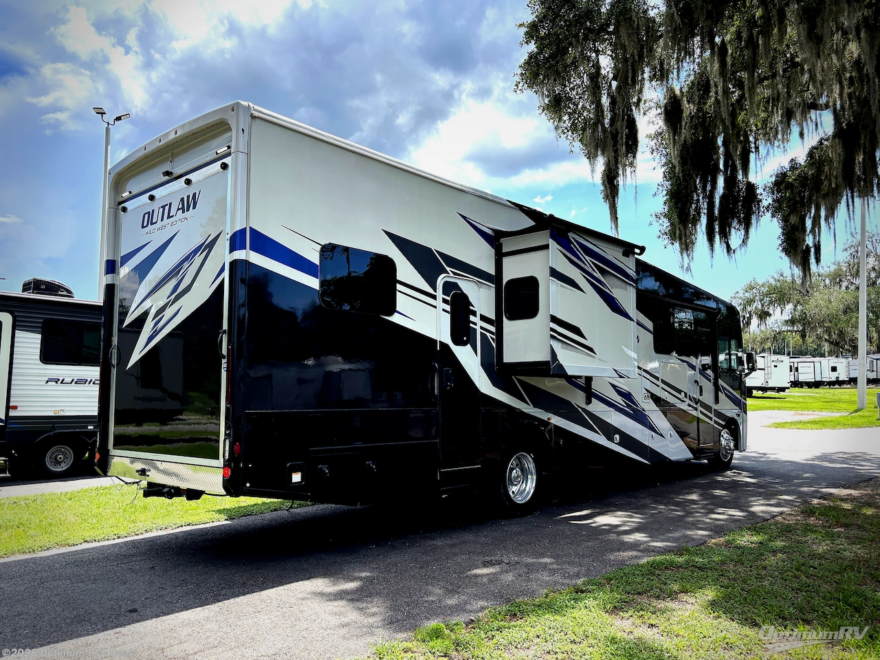 2024 Thor Outlaw 38MB - Used Class A For Sale by Optimum RV - Ocala in Ocala, Florida features Slideout, Awning