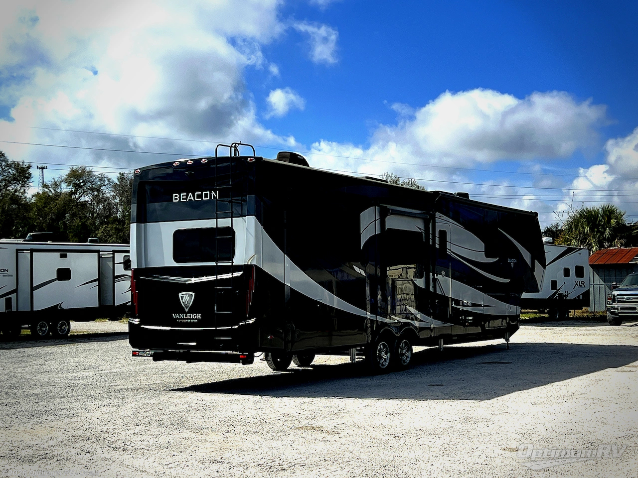 2021 Vanleigh Beacon 41LKB - Used Fifth Wheel For Sale by Optimum RV - Ocala in Ocala, Florida features Awning, Slideout