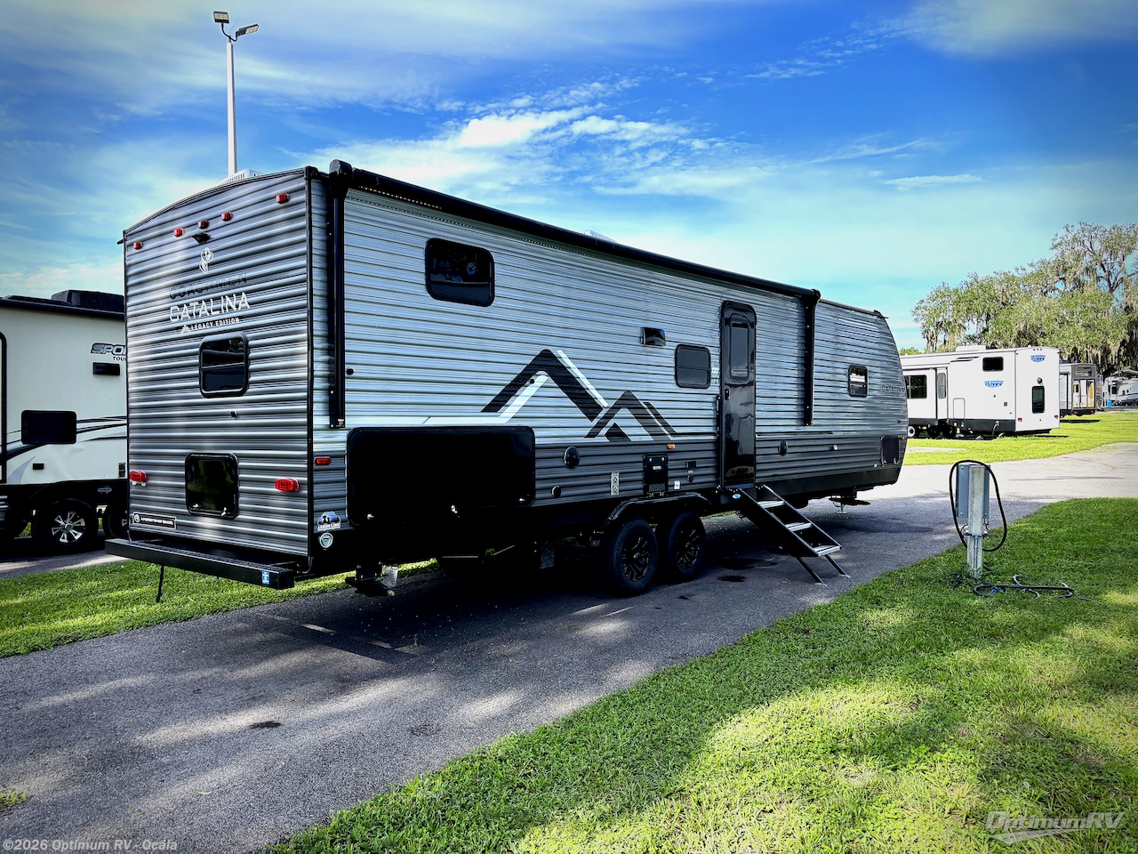2027 Coachmen Catalina Legacy Edition 293TQBSCK - New Travel Trailer For Sale by Optimum RV - Ocala in Ocala, Florida features Awning, Slideout