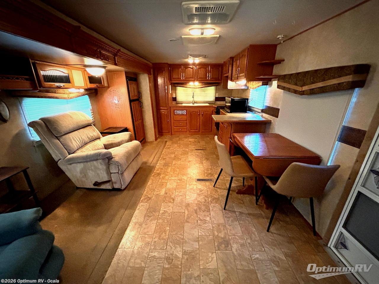 Used 2008 Forest River Cardinal T32FKR available in Ocala, Florida