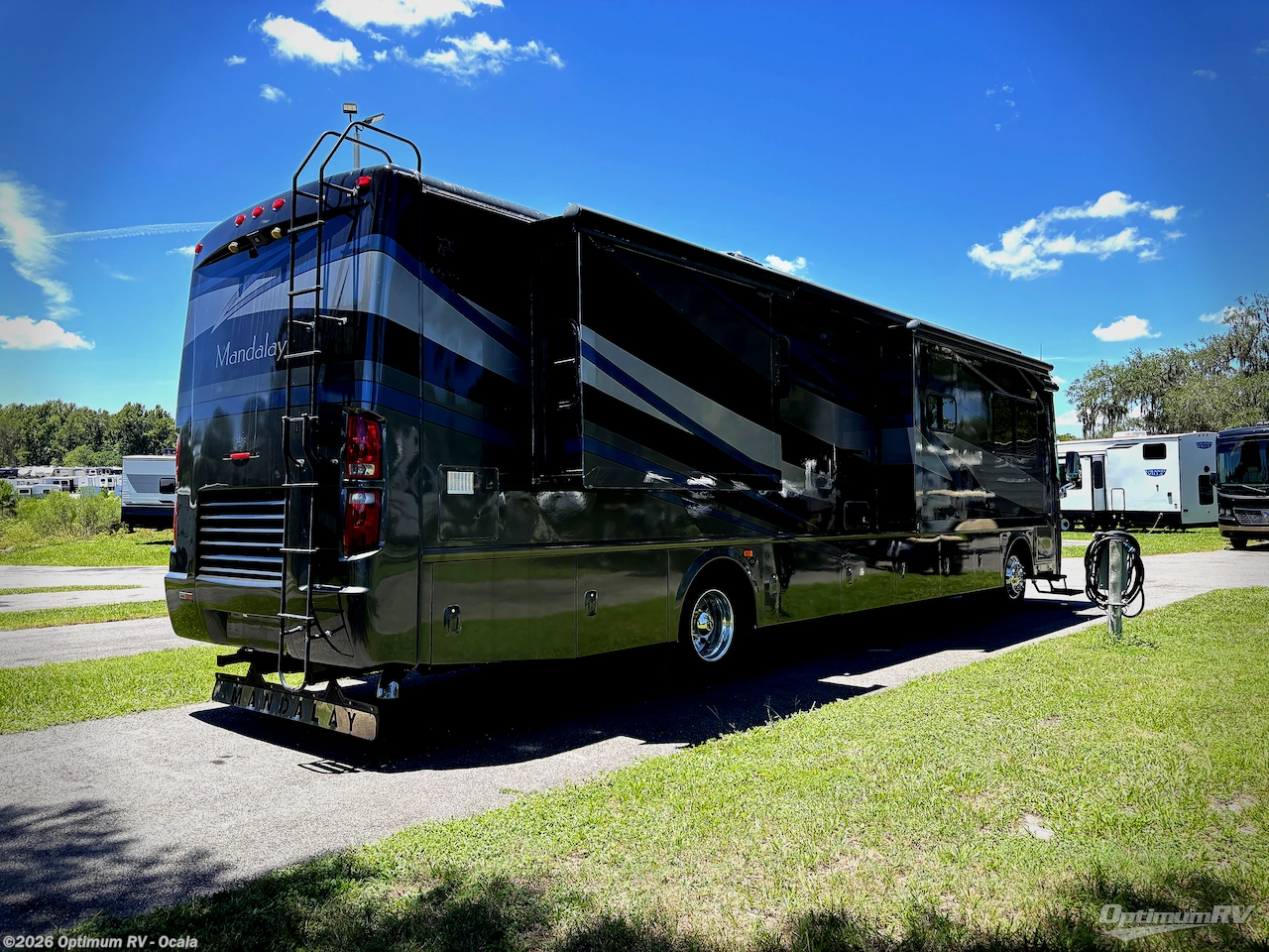 2006 Mandalay Mandalay Class A 40G - Used Class A For Sale by Optimum RV - Ocala in Ocala, Florida features Slideout