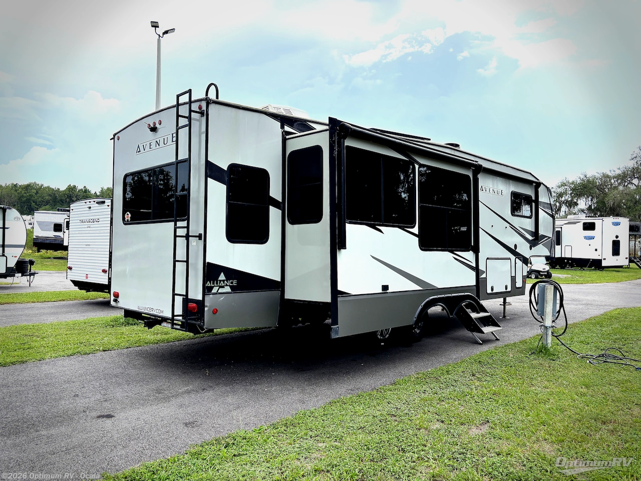 2022 Skyline Alliance Avenue 32RLS - Used Fifth Wheel For Sale by Optimum RV - Ocala in Ocala, Florida features Slideout, Awning
