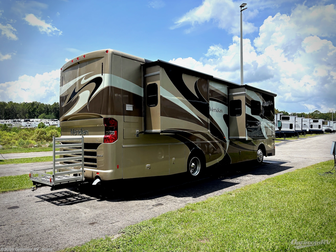 2015 Itasca Meridian 36M - Used Class A For Sale by Optimum RV - Ocala in Ocala, Florida features Slideout