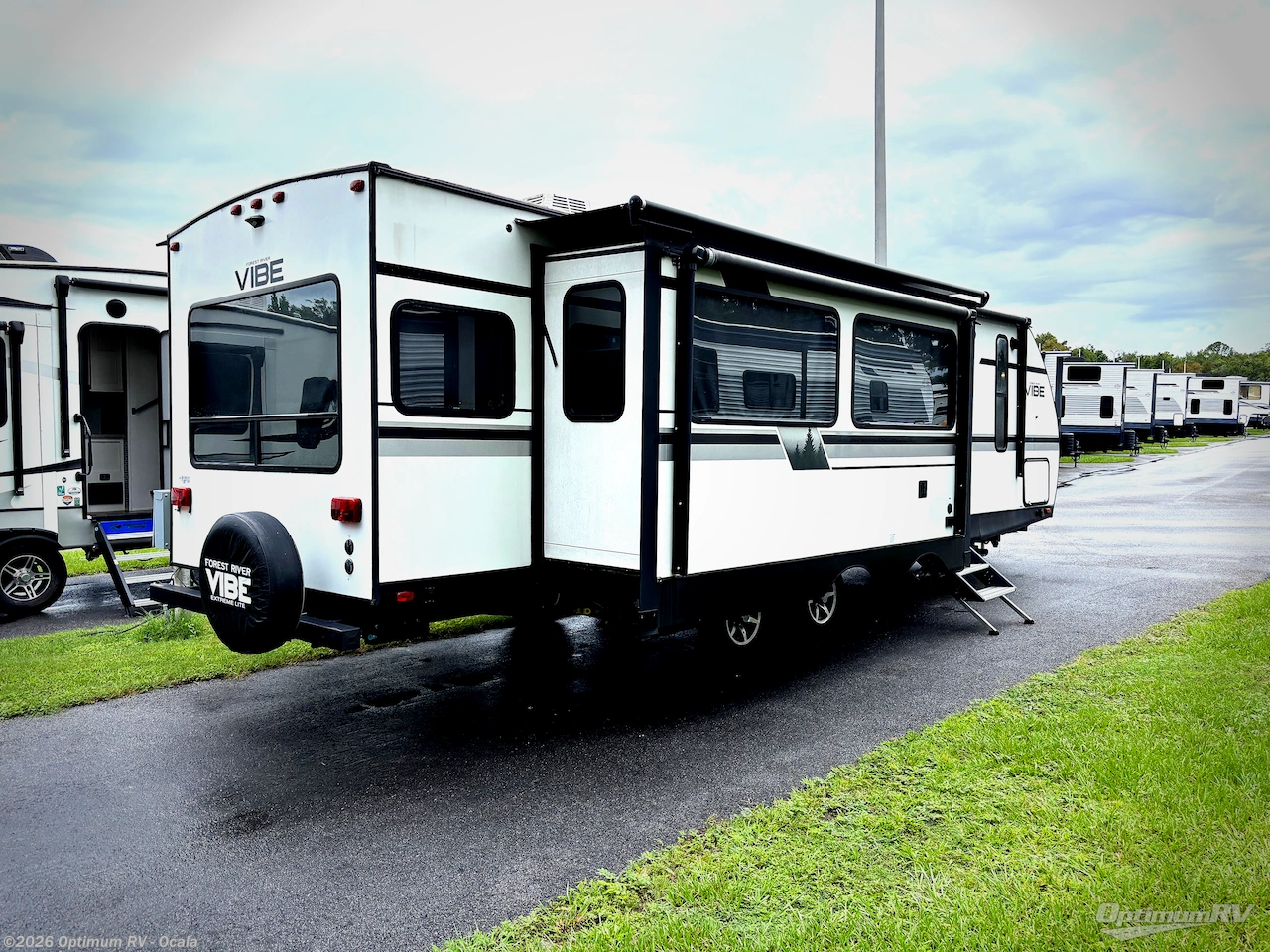 2021 Forest River Vibe 28RL - Used Travel Trailer For Sale by Optimum RV - Ocala in Ocala, Florida features Slideout, Awning