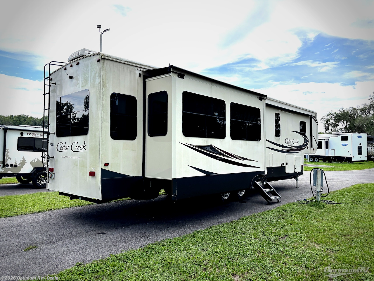 2020 Forest River Cedar Creek Silverback 37MBH - Used Fifth Wheel For Sale by Optimum RV - Ocala in Ocala, Florida features Slideout, Awning