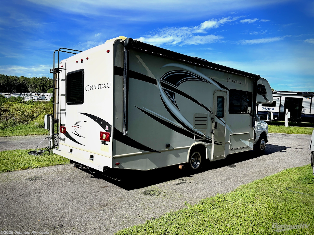2018 Thor Chateau 26B - Used Class C For Sale by Optimum RV - Ocala in Ocala, Florida features Awning, Slideout