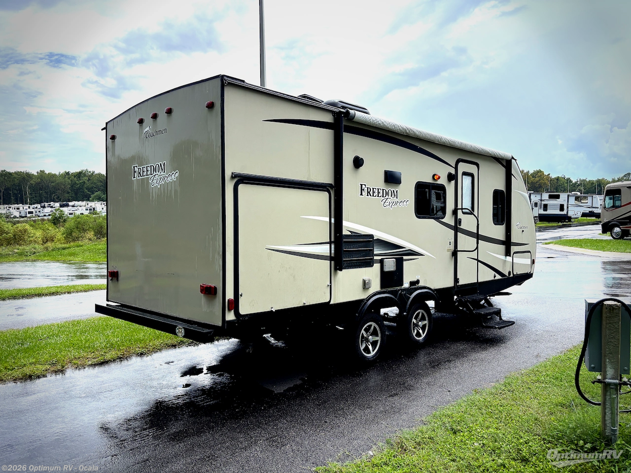 2017 Coachmen Freedom Express 231RBDS - Used Travel Trailer For Sale by Optimum RV - Ocala in Ocala, Florida features Slideout