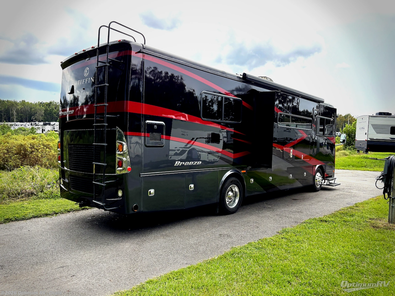2022 Tiffin Allegro Breeze 33 BR - Used Class A For Sale by Optimum RV - Ocala in Ocala, Florida features Slideout