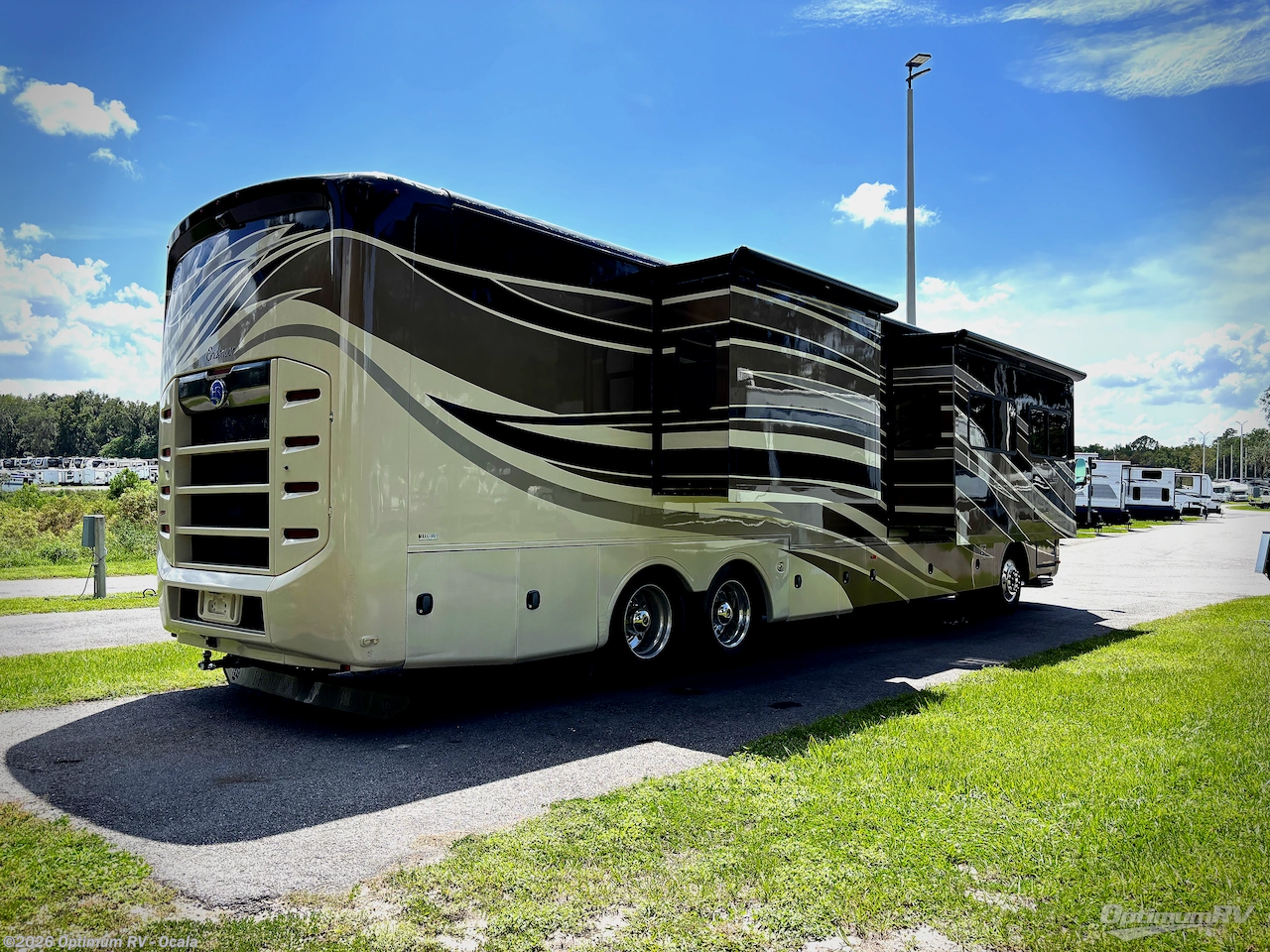 2013 Holiday Rambler Endeavor 43DFT - Used Class A For Sale by Optimum RV - Ocala in Ocala, Florida features Slideout