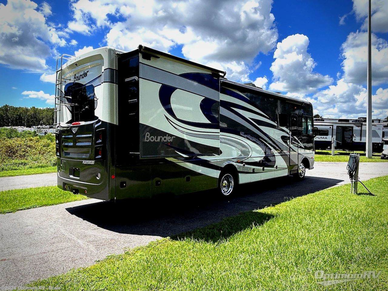 2019 Fleetwood Bounder 33C - Used Class A For Sale by Optimum RV - Ocala in Ocala, Florida features Slideout, Awning