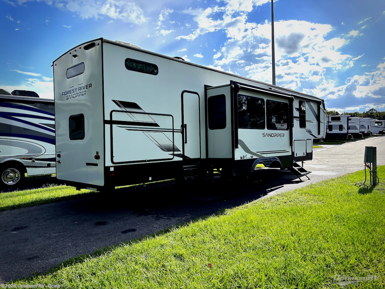 2025 Forest River Sandpiper 3880BH - Used Fifth Wheel For Sale by Optimum RV - Ocala in Ocala, Florida features Awning, Slideout