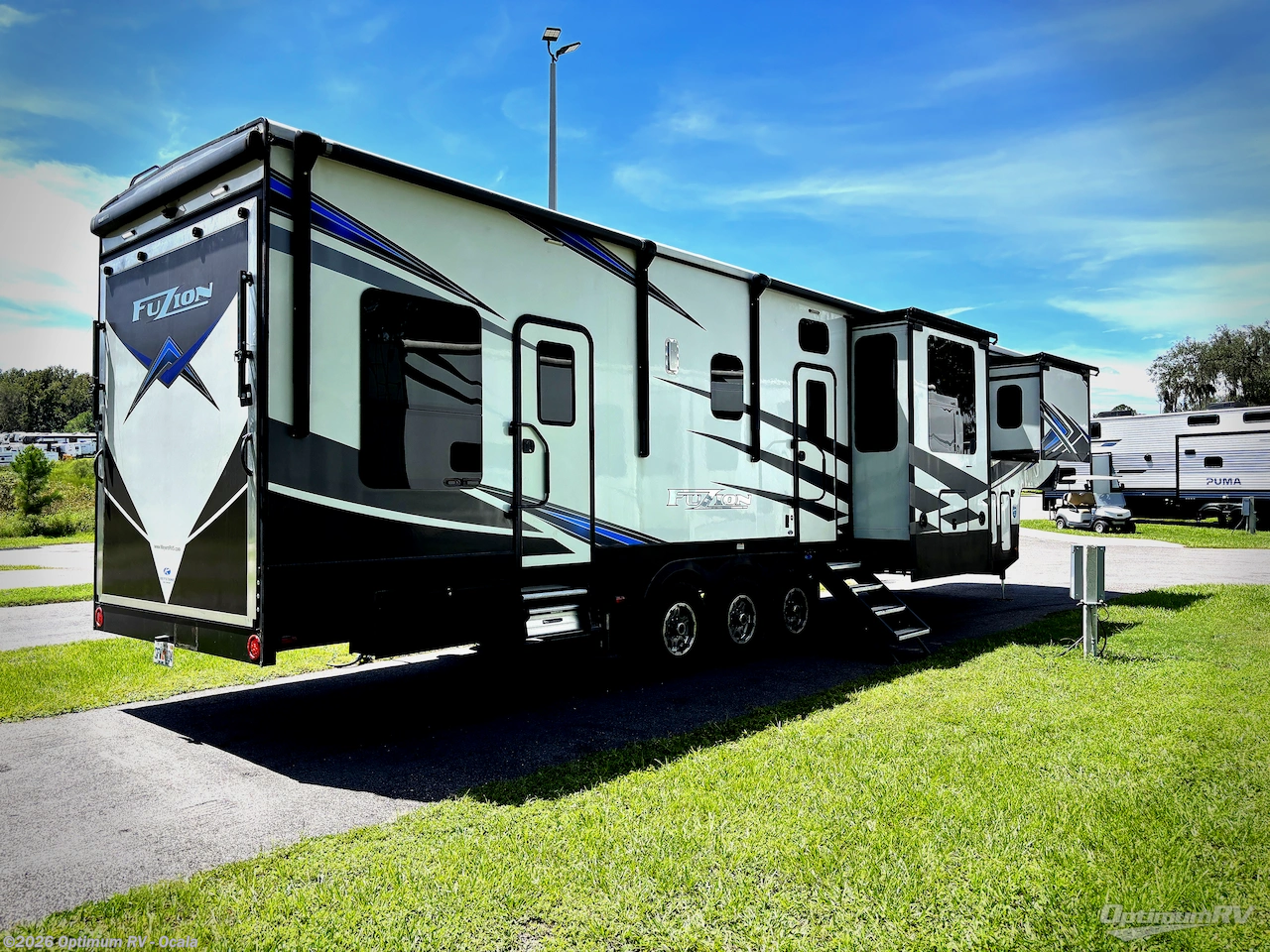 2021 Keystone Fuzion 429 - Used Fifth Wheel For Sale by Optimum RV - Ocala in Ocala, Florida features Awning, Slideout