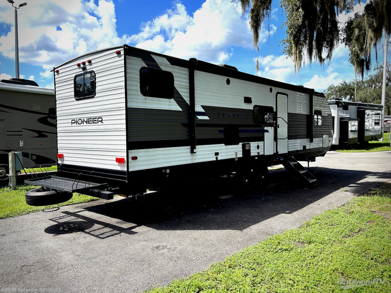 2022 Heartland Pioneer BH 322 - Used Travel Trailer For Sale by Optimum RV - Ocala in Ocala, Florida features Awning, Slideout