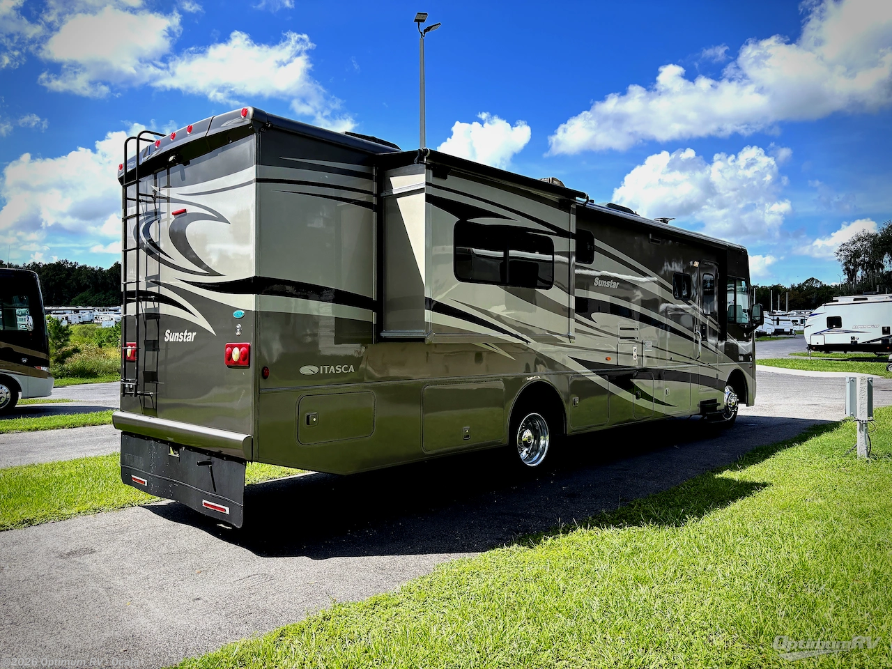 2014 Itasca Sunstar 35F - Used Class A For Sale by Optimum RV - Ocala in Ocala, Florida features Slideout