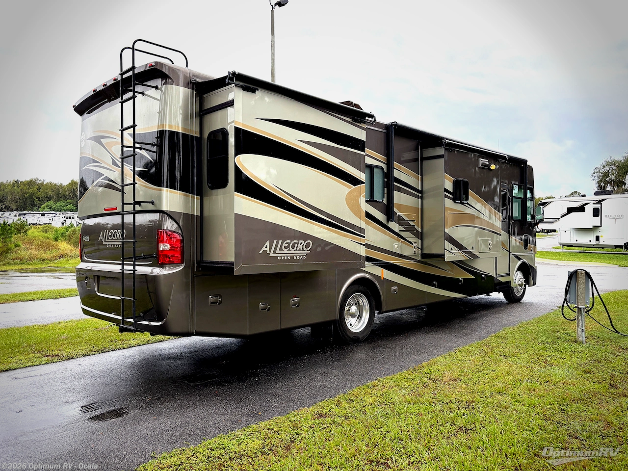 2014 Tiffin Allegro 34 TGA - Used Class A For Sale by Optimum RV - Ocala in Ocala, Florida features Slideout