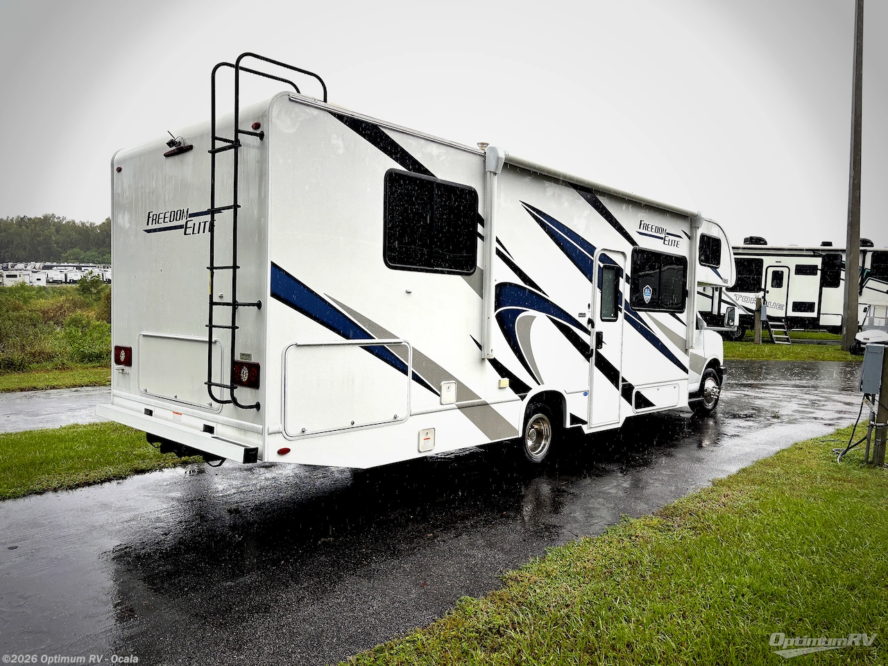 2024 Thor FREEDOM ELITE 28HZ - Used Class C For Sale by Optimum RV - Ocala in Ocala, Florida features Awning