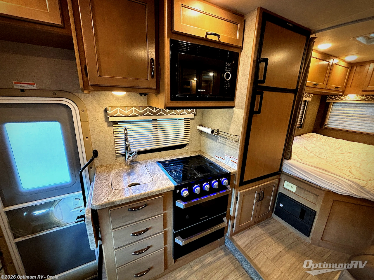 2020 Thor Daybreak 22GO - Used Class C For Sale by Optimum RV - Ocala in Ocala, Florida features Awning